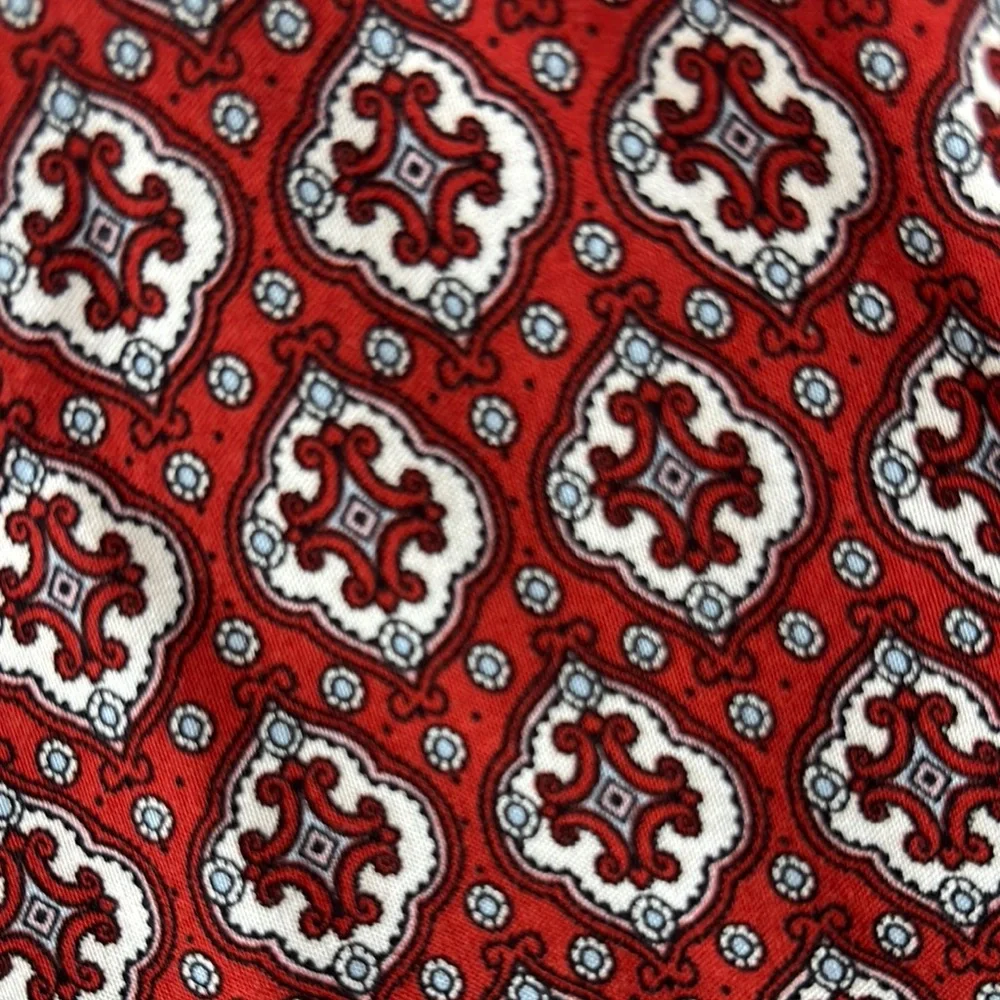 Max Studio Red Mini Dress with V-Neck and Cuffed Sleeves - Picture 3 of 4